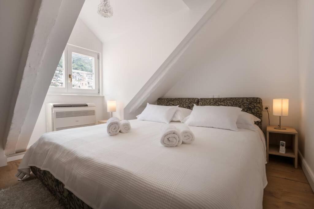 The Saint Blaise Swanky Heritage Apartment *